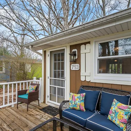 Cozy Cottages Brown Cottage Hot Tubtown